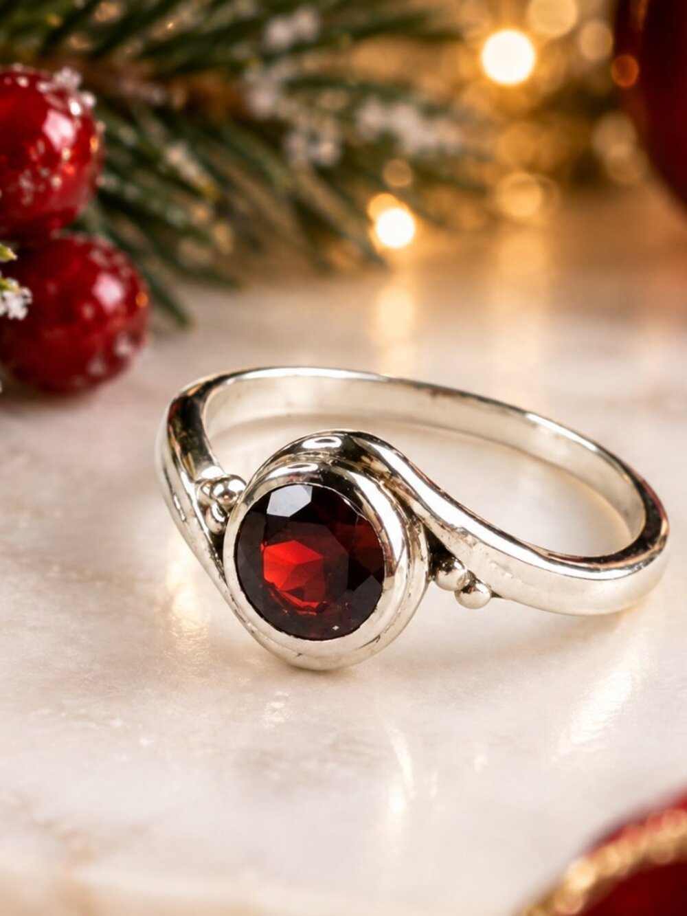 Sterling silver garnet gemstone ring size 8